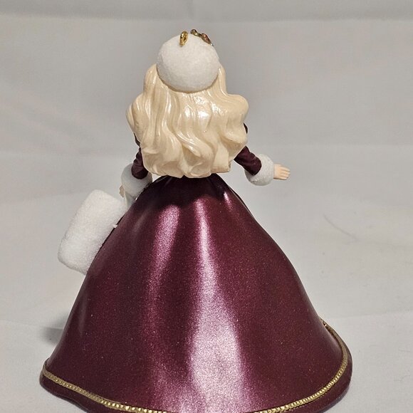 Hallmark Keepsake Ornament - Holiday Barbie 1996 - Picture 5 of 7